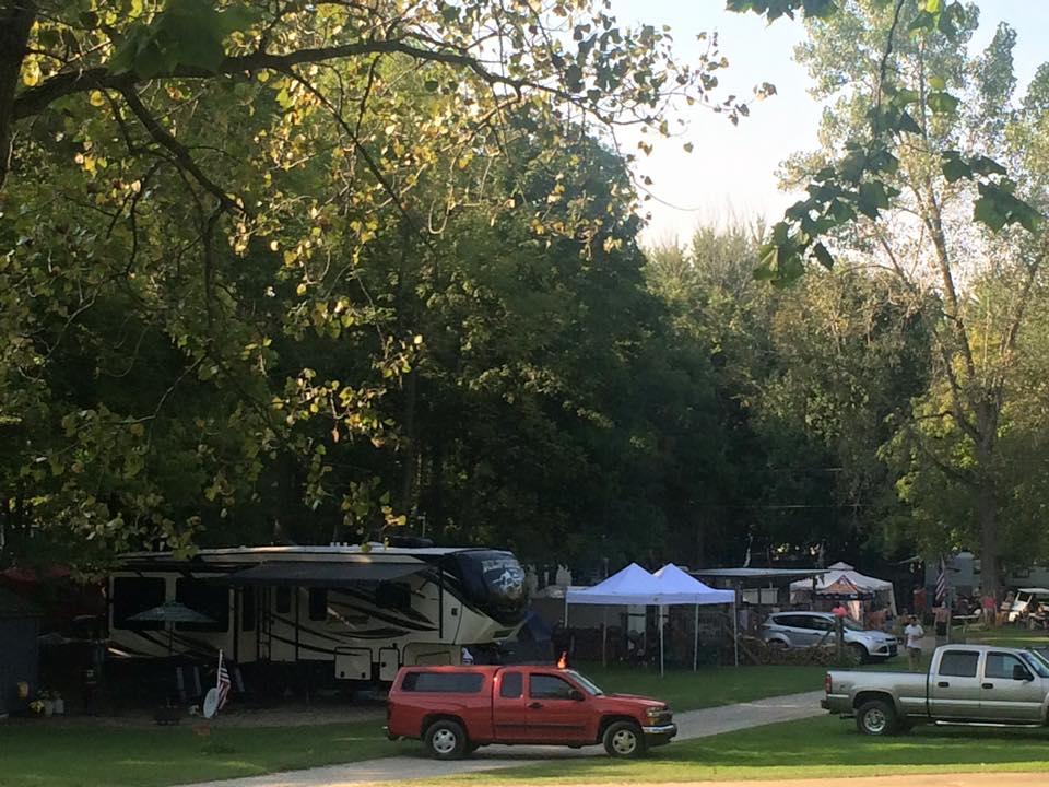 Rv and cars in the campground
