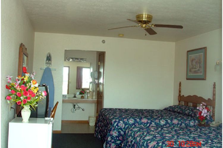 Der Ruhe Blatz Motel Room