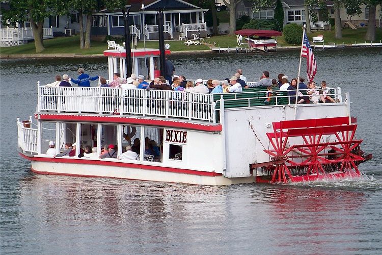 The Dixie riverboat