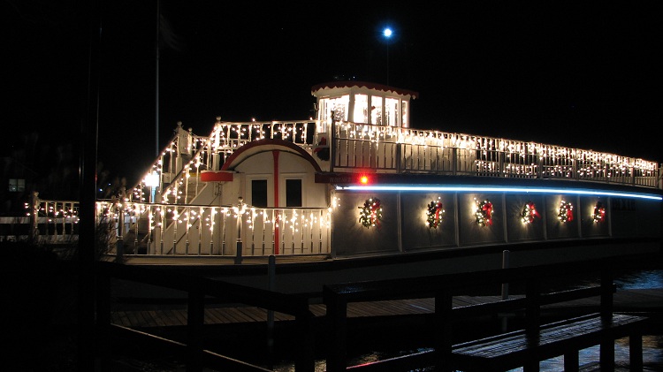 The Dixie riverboat