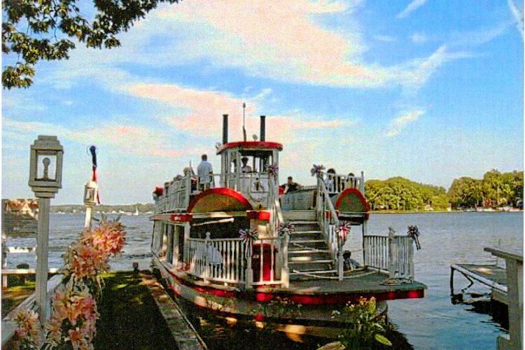 The Dixie riverboat